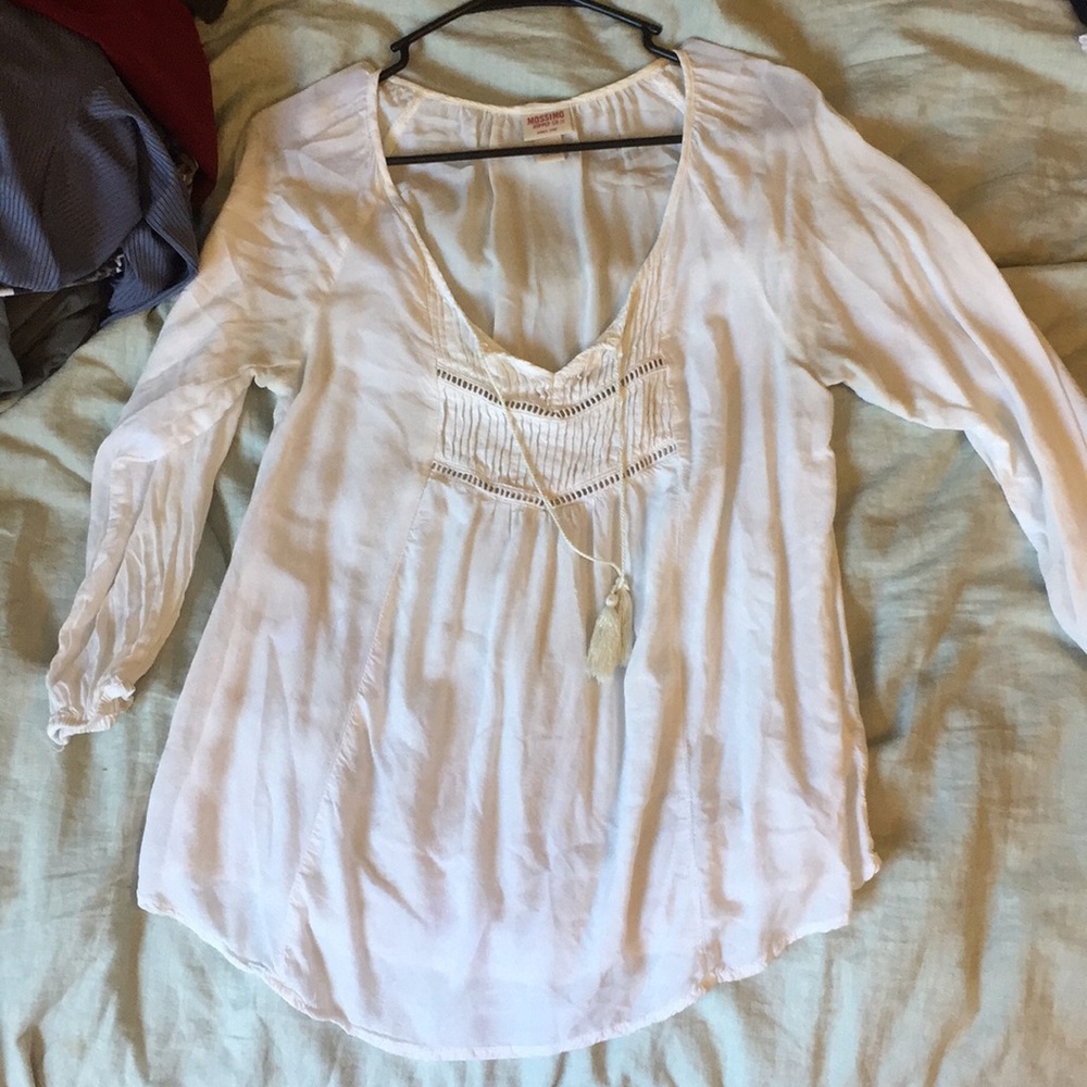 White 3/4 sleeve shirt